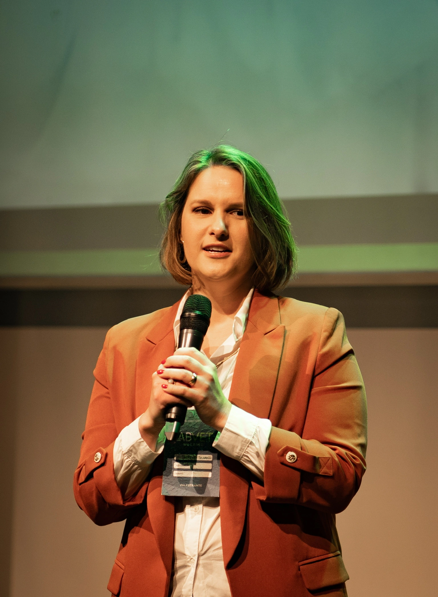 Dra. Daniele Silvano em seu laboratório